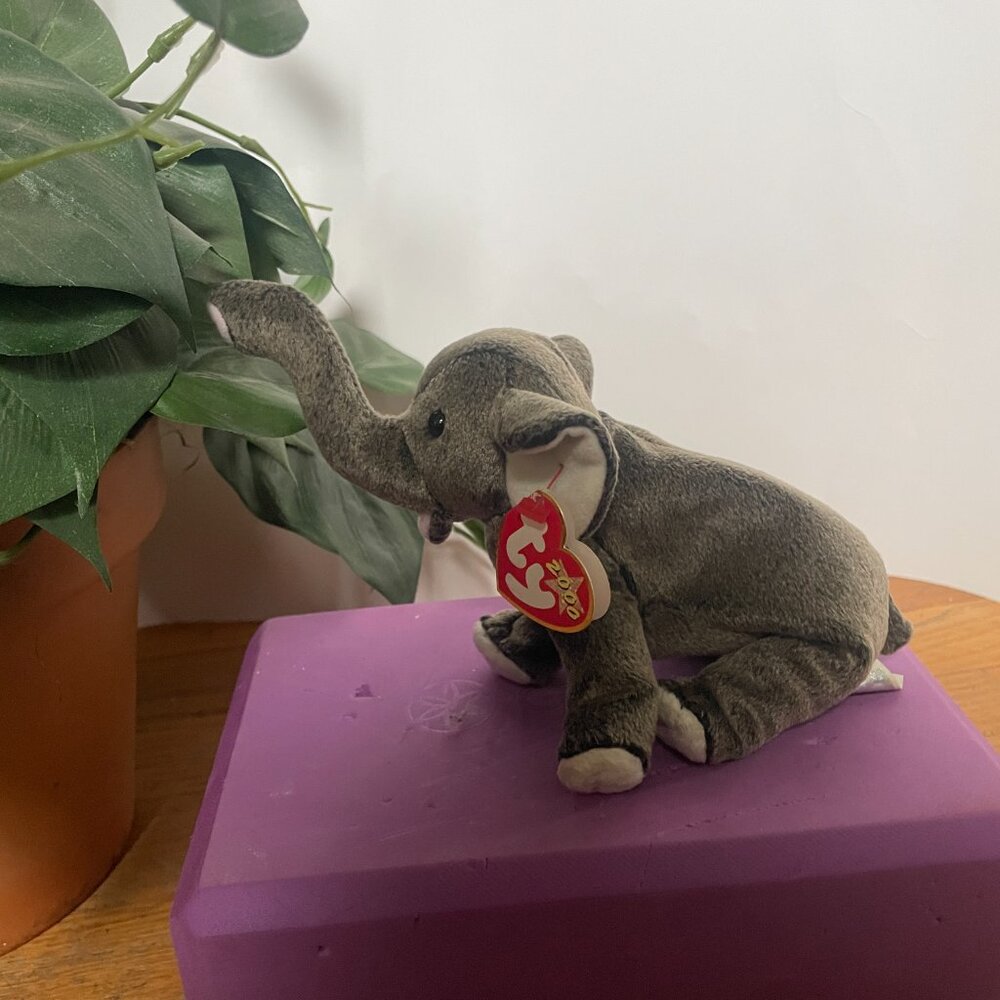 Ty Trumpet Beenie Baby 2000 Edition Small Gray Elephant With Tag